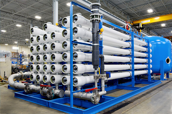 Industrial reverse osmosis water treatment plant with membrane filtration system